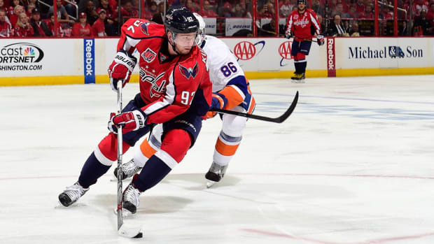 Kuznetsov-capitals-islanders-game4-playoffs.jpg